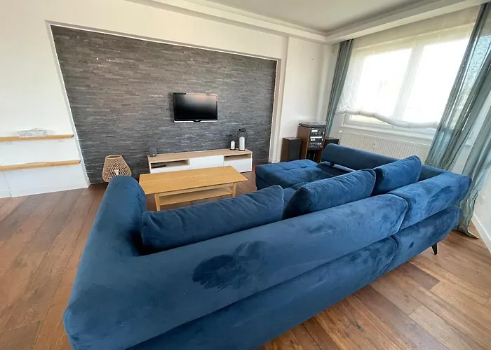 Spacieux Et Son Rooftop דירה