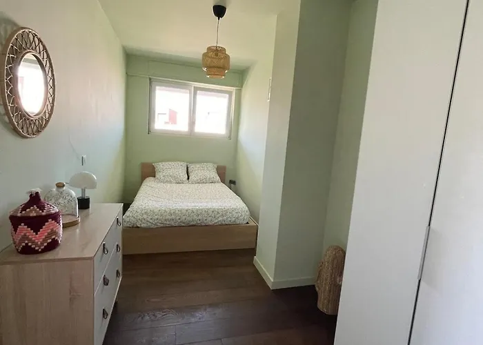 Spacieux Et Son Rooftop דירה